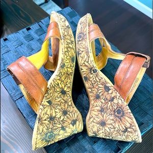 Born tall slides with patterned cork base- size 11